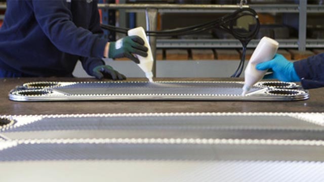 Les joints des plaques peuvent être recollés grâce à un service de reconditionnement Alfa Laval