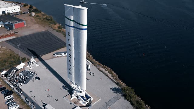 lancement de la voile rigide pour propulsion vélique Wing 560 d'Oceanbird