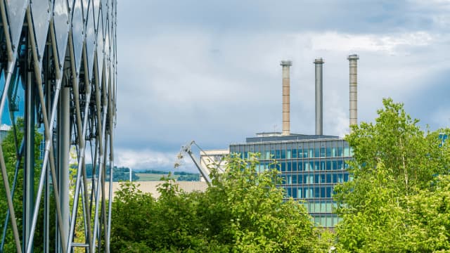 Améliorer l'efficacité énergétique des bâtiments urbains en récupérant la chaleur fatale produite par les pompes à chaleur